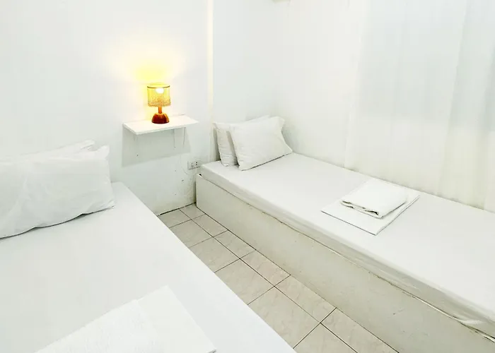 Nomads Mnl Backpackers - Near Airport