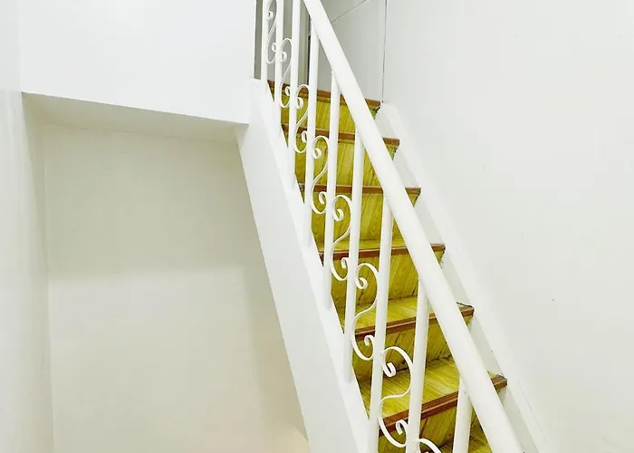 Nomads Mnl Backpackers - Near Airport Homestay