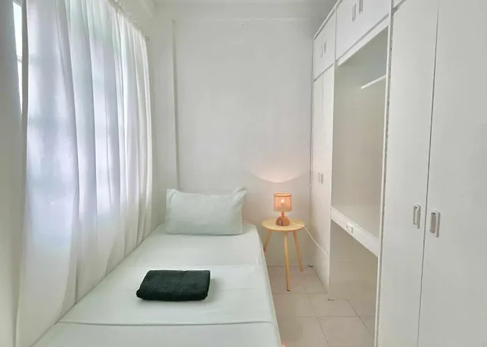 Nomads Mnl Backpackers - Near Airport * Manila