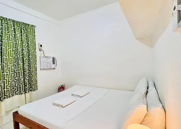 Nomads Mnl Backpackers - Near Airport *