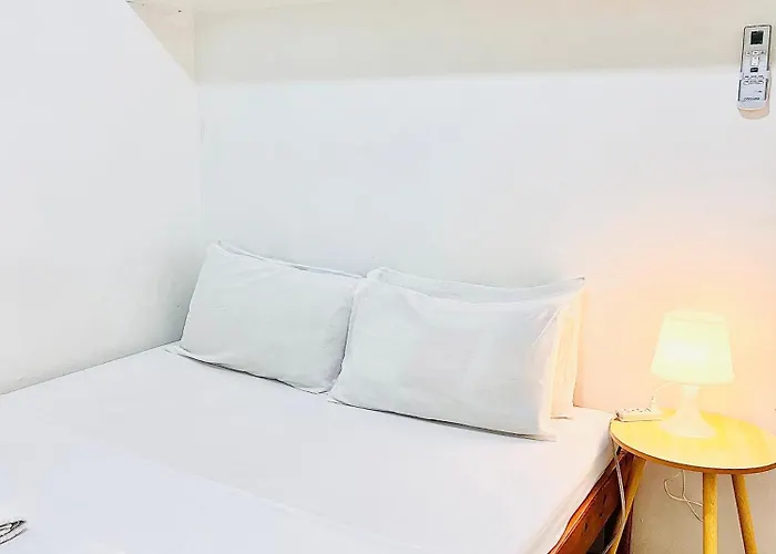 Homestay Nomads Mnl Backpackers - Near Airport Manila