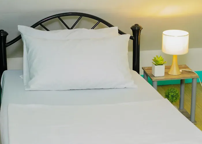 Nomads Mnl Backpackers - Near Airport Homestay Manila