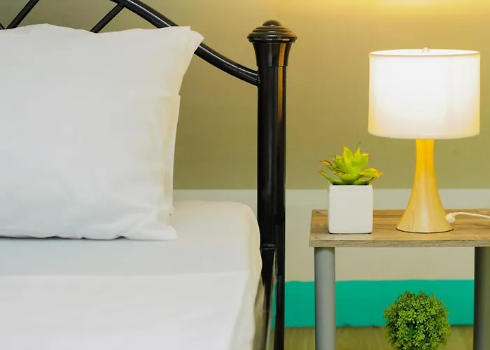 Nomads Mnl Backpackers - Near Airport Homestay
