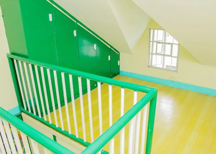 Nomads Mnl Backpackers - Near Airport *