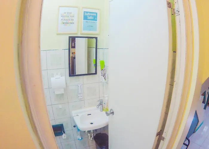 Homestay Nomads Mnl Backpackers - Near Airport *